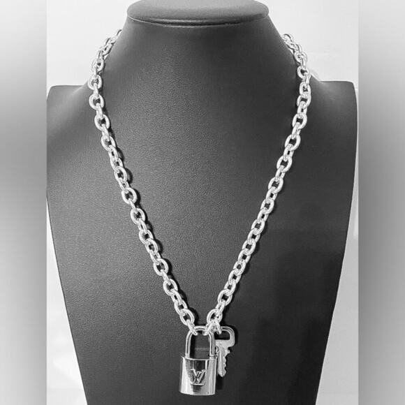 Silver Louis Vuitton Lock Necklace Complimentary, Luxury Genuine LV Lock 315 - Picture 3 of 3